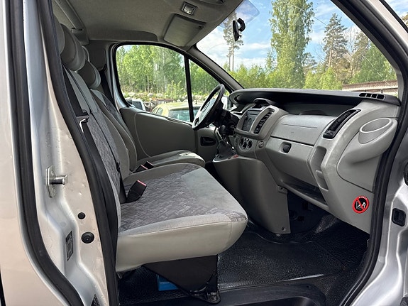 Opel Vivaro 14 of 22