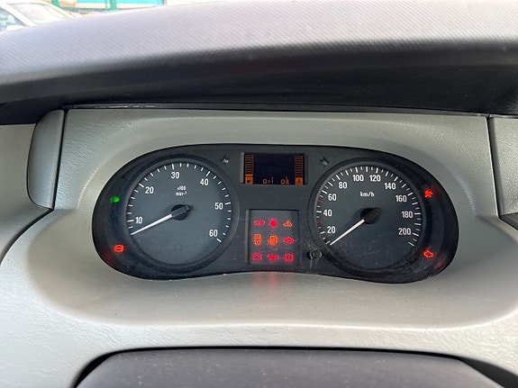 Opel Vivaro 12 of 22