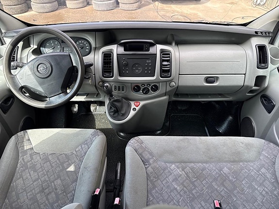 Opel Vivaro 16 of 22