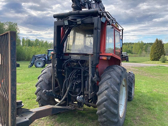Skogstraktor Valmet 505 med FMV 290 kran och Moheda kärra 5 of 12
