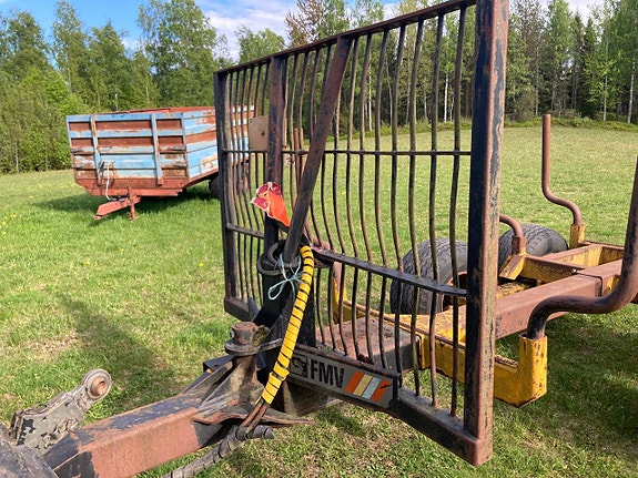 Skogstraktor Valmet 505 med FMV 290 kran och Moheda kärra 12 of 12