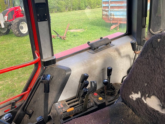 Skogstraktor Valmet 505 med FMV 290 kran och Moheda kärra 10 of 12