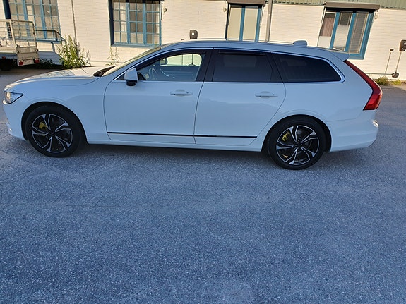 Volvo V90 2 of 5