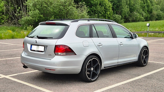 Volkswagen Golf VIII 3 of 10