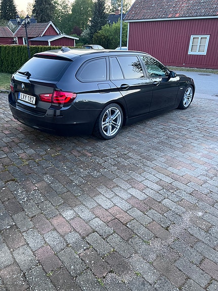 BMW 520d 2 of 4