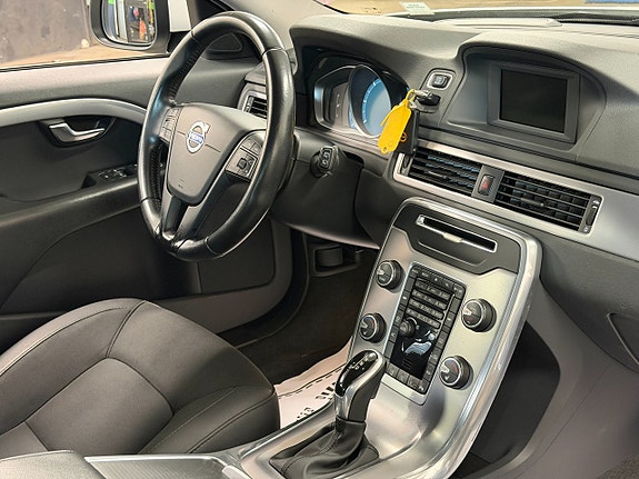 Volvo V70 11 of 16