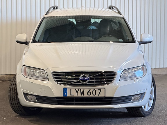Volvo V70 3 of 5