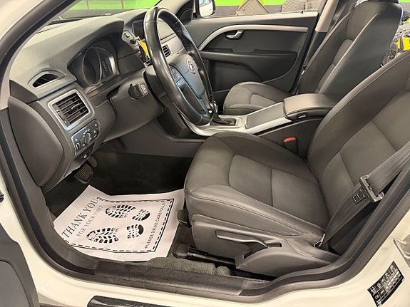 Volvo V70 8 of 16