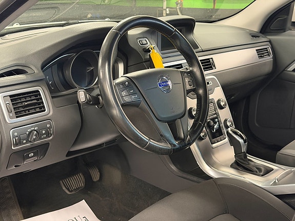 Volvo V70 7 of 16
