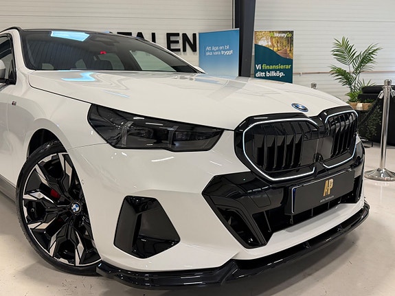 BMW 530e 4 of 5