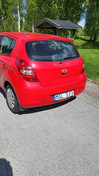 Hyundai i20 2 of 5