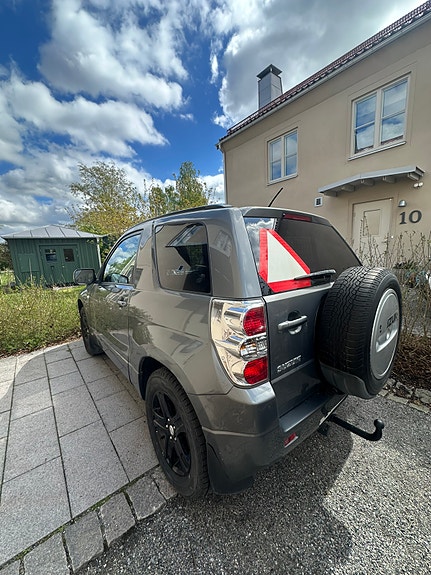 Suzuki Grand Vitara 2 of 7