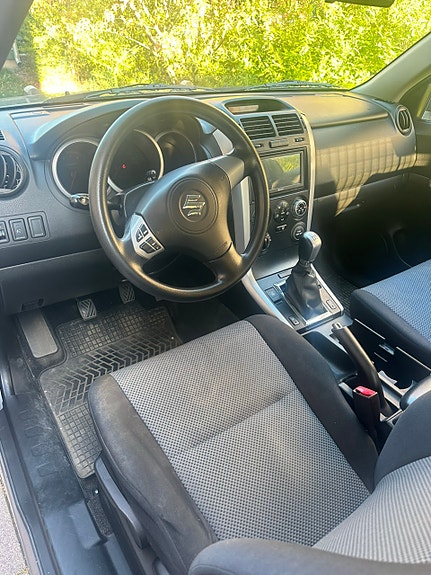 Suzuki Grand Vitara 4 of 7