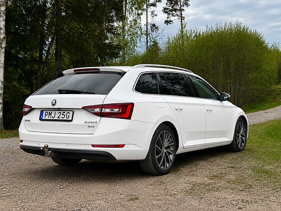 Skoda Superb 2 of 5