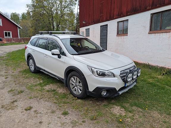 Subaru Outback 2 of 5