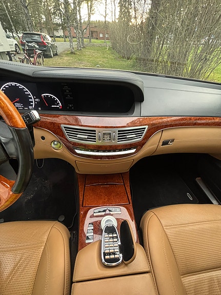 Mercedes-Benz S63 2 of 5