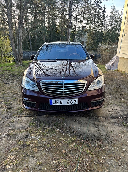 Mercedes-Benz S63 3 of 5