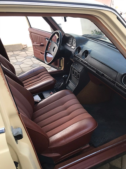 Mercedes-Benz 200 3 of 5