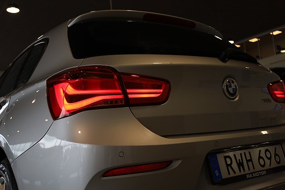 BMW 118i 9 of 25