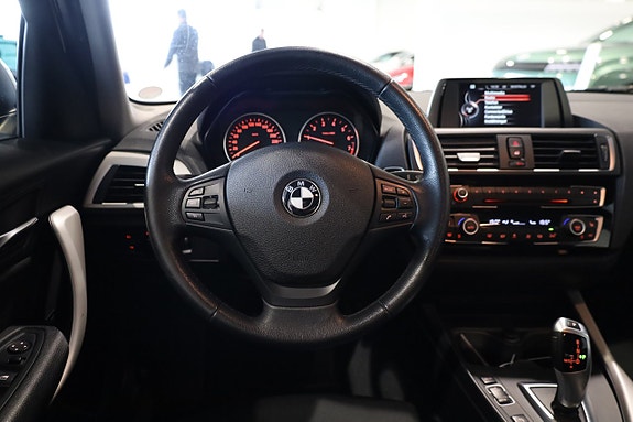 BMW 118i 16 of 25