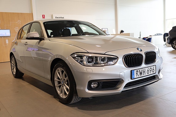 BMW 118i 4 of 5