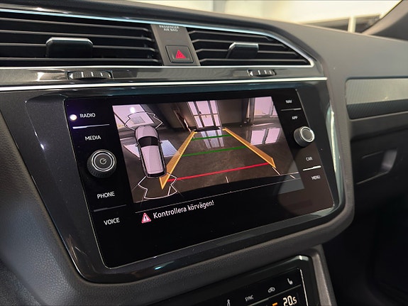 Volkswagen Tiguan 12 of 27
