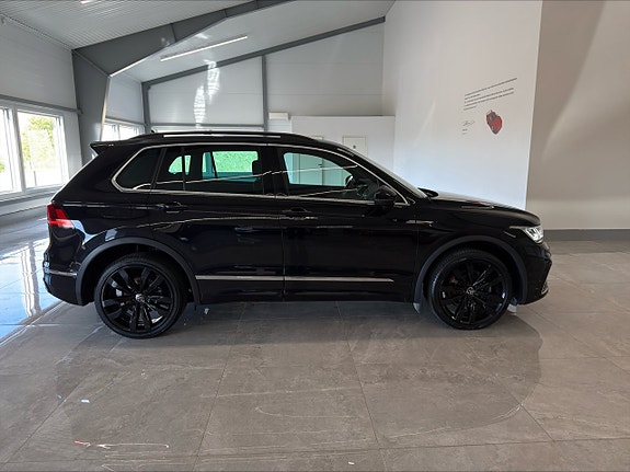 Volkswagen Tiguan 3 of 5