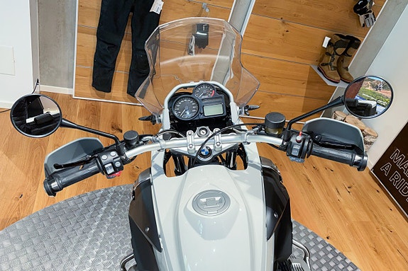BMW R 1200 GS |Motorbågar|Toppbox|Sidoväskor|Nyservad|Nya däck| 9 of 11