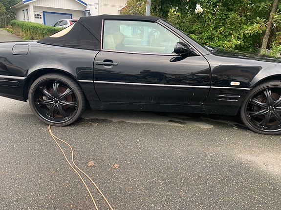 Mercedes-Benz SL500 4 of 5