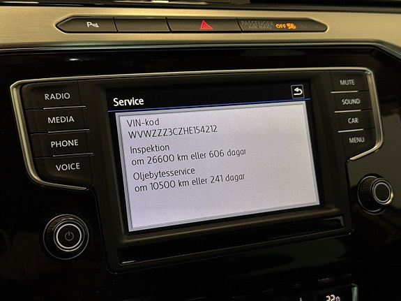 Volkswagen Passat 16 of 21