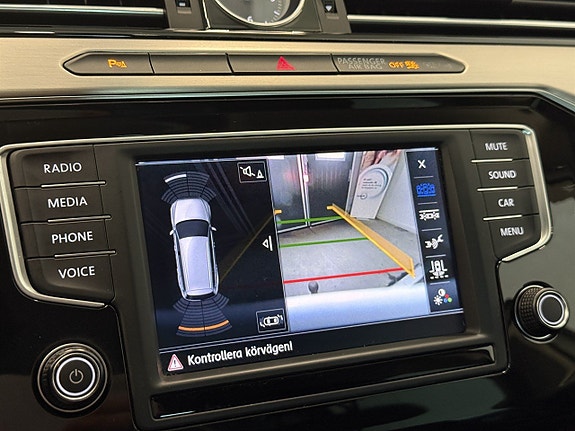 Volkswagen Passat 18 of 21
