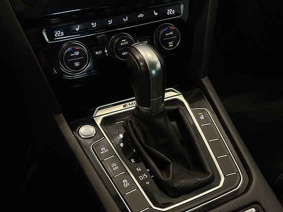 Volkswagen Passat 19 of 21