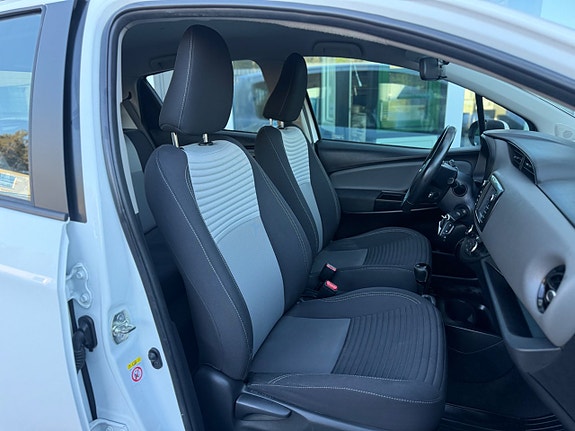 Toyota Yaris 5 of 30