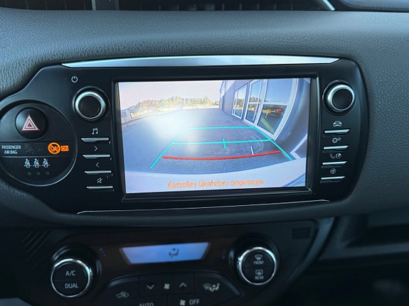 Toyota Yaris 10 of 30