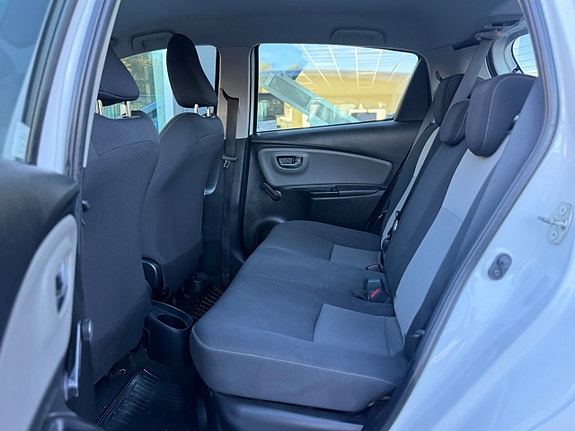 Toyota Yaris 23 of 30
