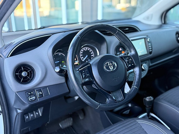 Toyota Yaris 24 of 30