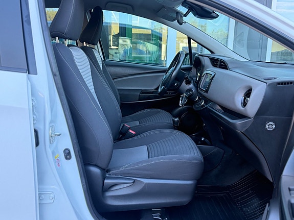 Toyota Yaris 4 of 30