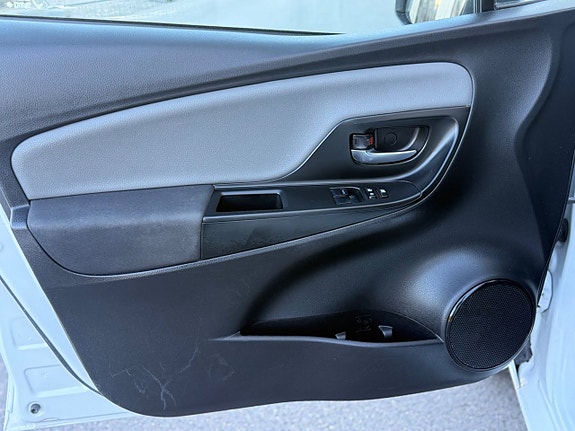 Toyota Yaris 25 of 30