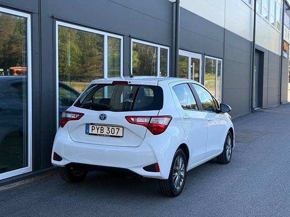Toyota Yaris 3 of 30