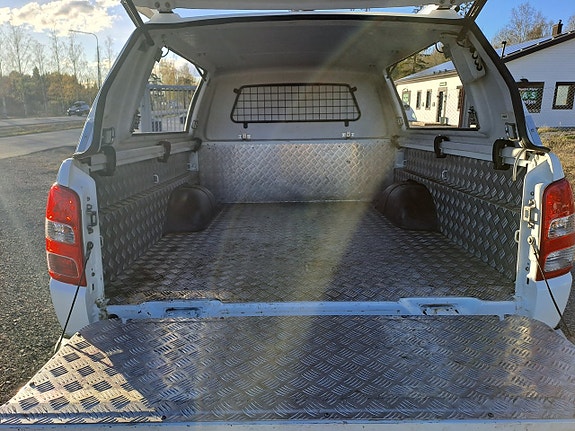 Mitsubishi L200 Club Cab 9 of 22
