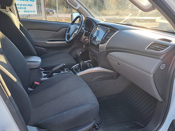 Mitsubishi L200 Club Cab 11 of 22
