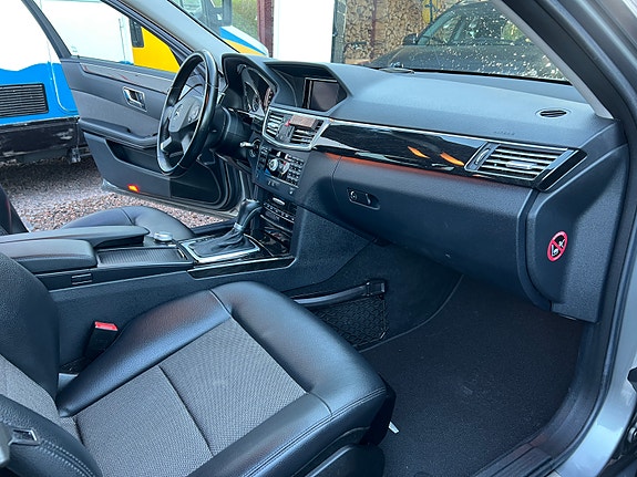 Mercedes-Benz E250 5 of 5