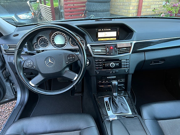 Mercedes-Benz E250 3 of 5