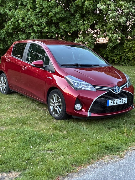 Toyota Yaris 2 of 8