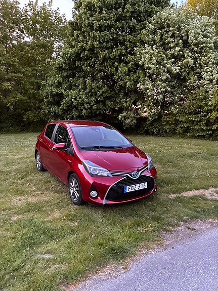 Toyota Yaris 6 of 8