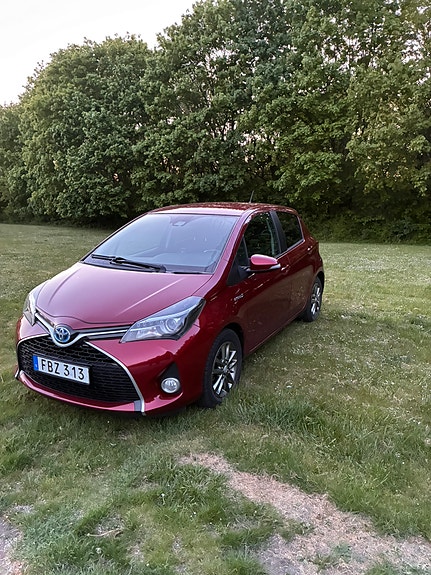 Toyota Yaris 5 of 8