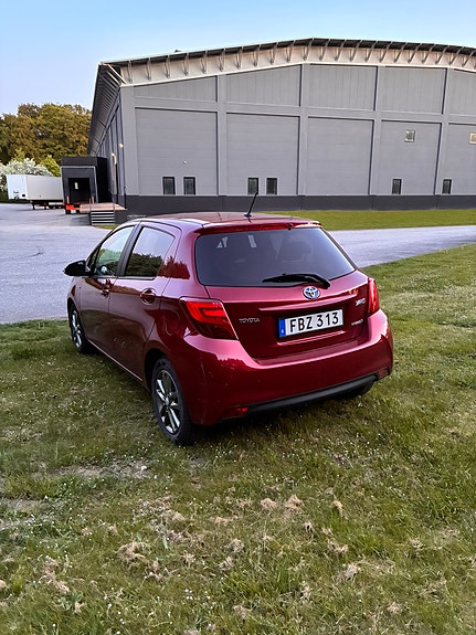Toyota Yaris 7 of 8