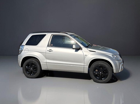 Suzuki Grand Vitara 2 of 5