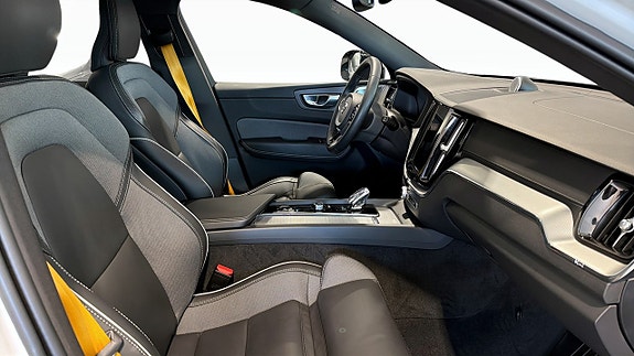 Volvo XC60 3 of 5