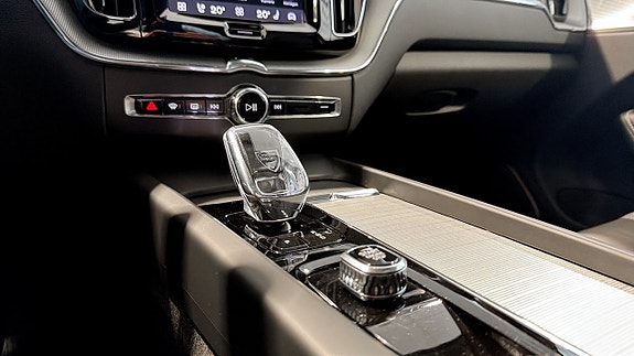 Volvo XC60 11 of 15
